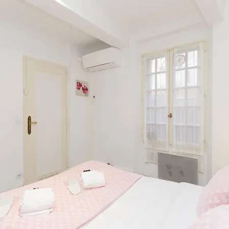 Volupte Yourhosthelper Cannes