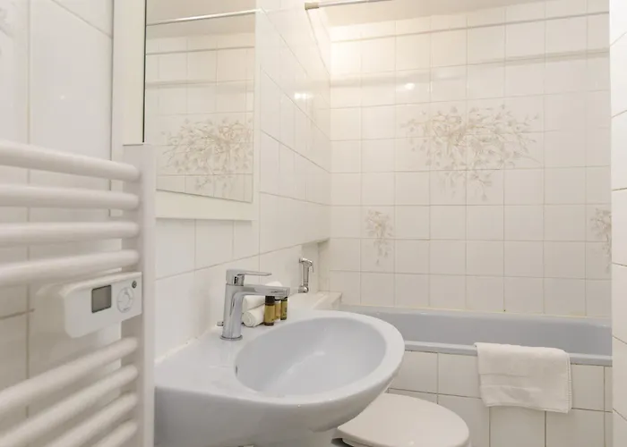 Volupte Yourhosthelper Cannes